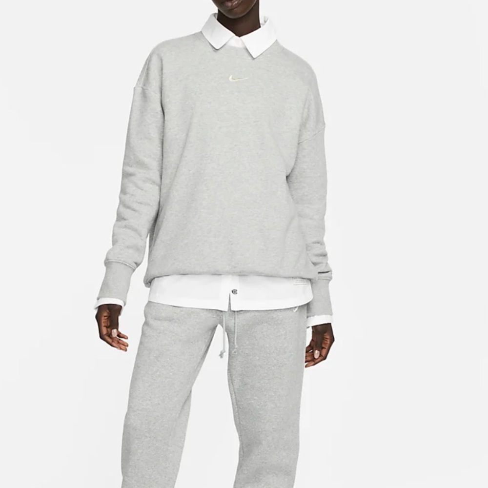 Nike Phoenix Fleece Oversized Crew-Neck Sweatshirt. Heather Gray. X-Small.